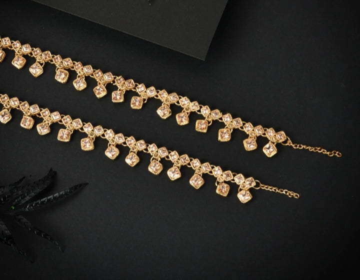 Classic Zircon Anklet – High Gold Polish Elegance