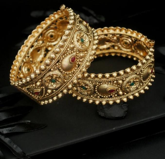 Rajwadi Bangle – High Gold Polish